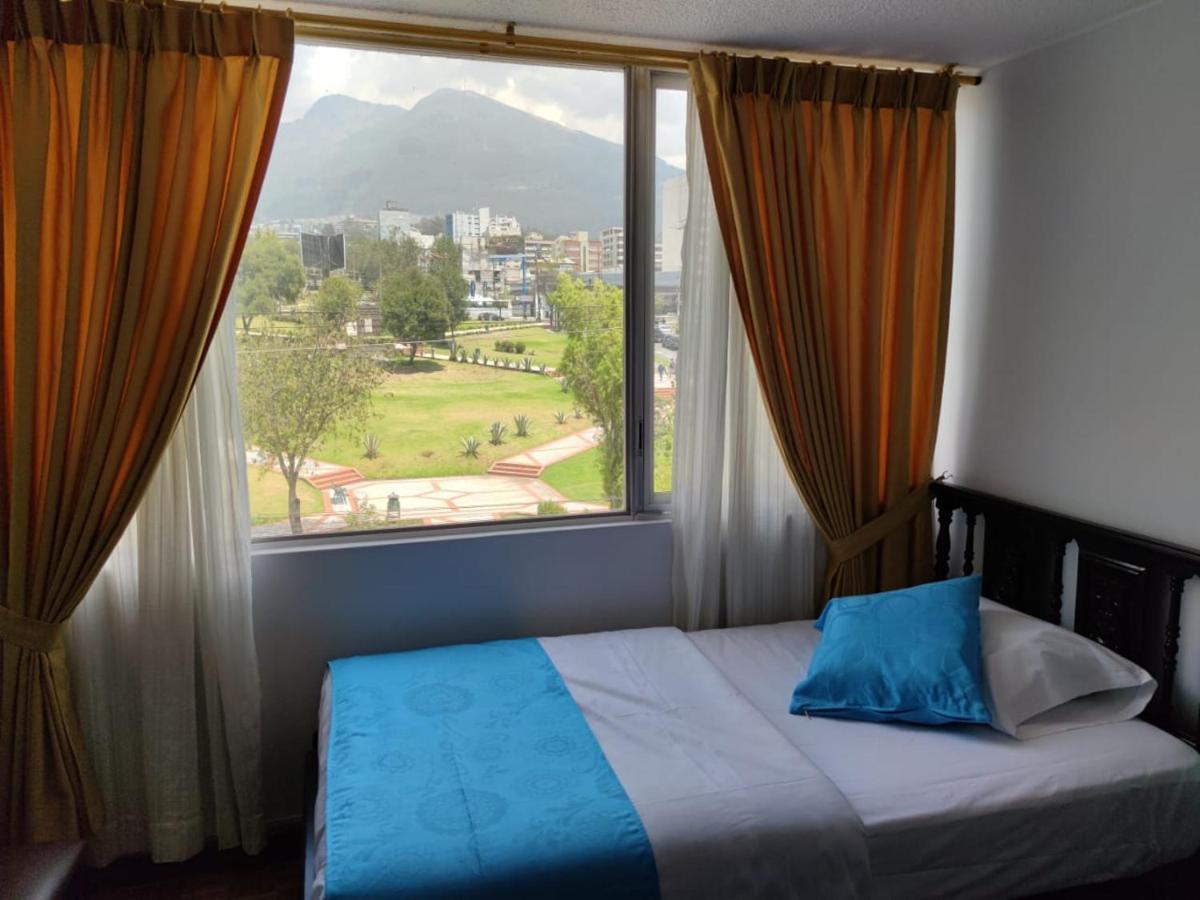 Val Hotel Santamaria Quito Kültér fotó